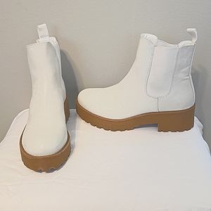 Dirty Laundry White short boots, Size 9.